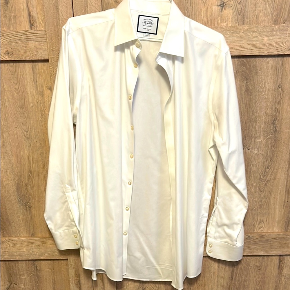 Charles Tyrwhitt Men’s Dress Shirt Extra Slim Fit 16.5 / 35. Non-iron.